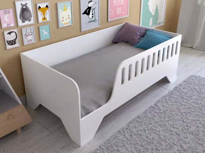 Детская кровать с бортами